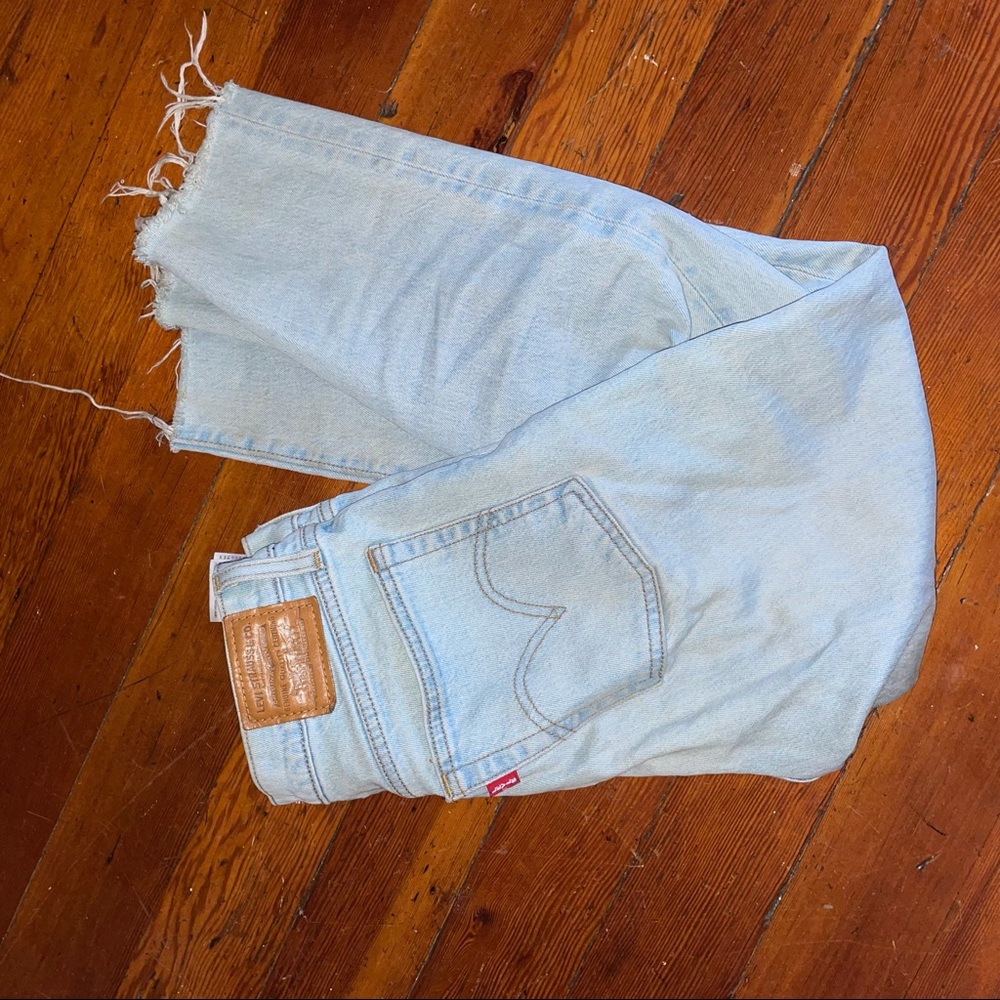Wedgie Straight Levi’s Frayed Hem Light Blue Jean